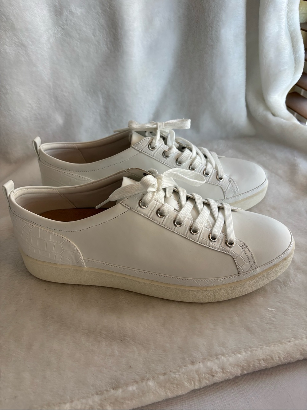 Vionic Winny Sneaker in White Leather Women’s Size 12 Wide